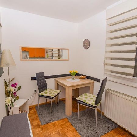 Studio Apartment Maestral Zagabria Esterno foto